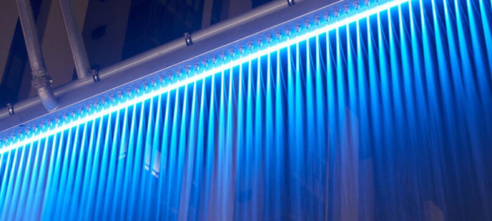 Cortina de agua con iluminación